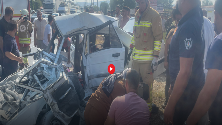 اصطدام مروّع بين حافلة وسيارة في مانيسا يتسبب بكارثة (فيديو)