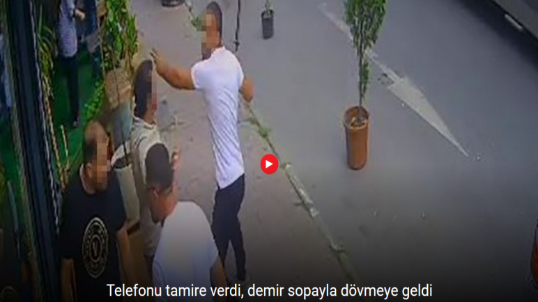 خلاف على إصلاح هاتف يتحول إلى شجار عنيف بالعصي الحديدية في إسطنبول (فيديو)
