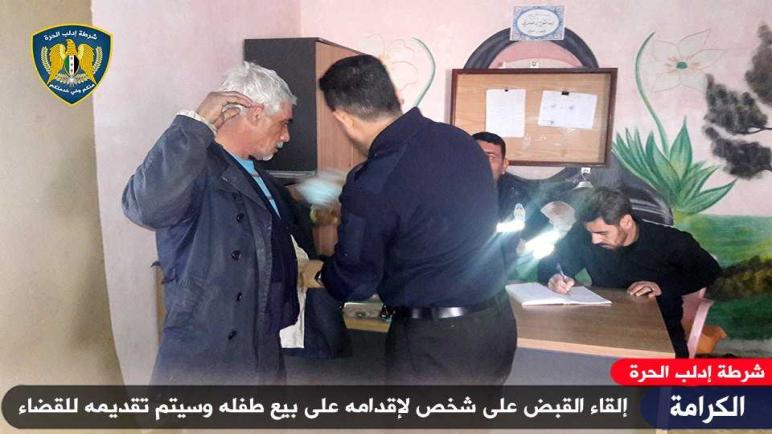 شاهد بالصور: الفقر يدفع رجلاً لبيع ابنه في إدلب .. و الشرطة تقبض عليه !!