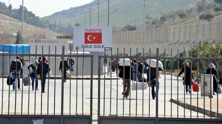 السلطات التركية تصدر قرارا يسمح بختم جواز سفر السوري المخالف