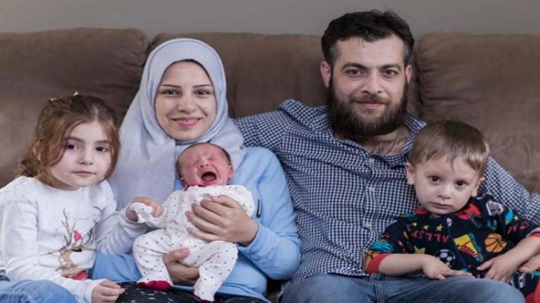 لاجئ سوري يفاجئ الكنديين باسم مولوده الجديد.. فما هو؟ (فيديو)