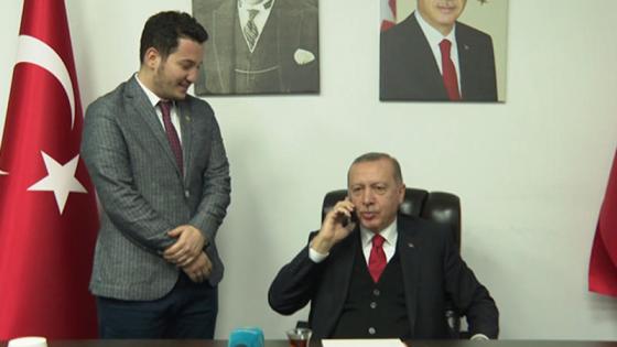 شاهد.. الرئيس أردوغان يطلب يد طبيبة لزميلها الطبيب .. وهكذا جاء رد والد الفتاة (فيديو لاقى رواجاً كبيراً)