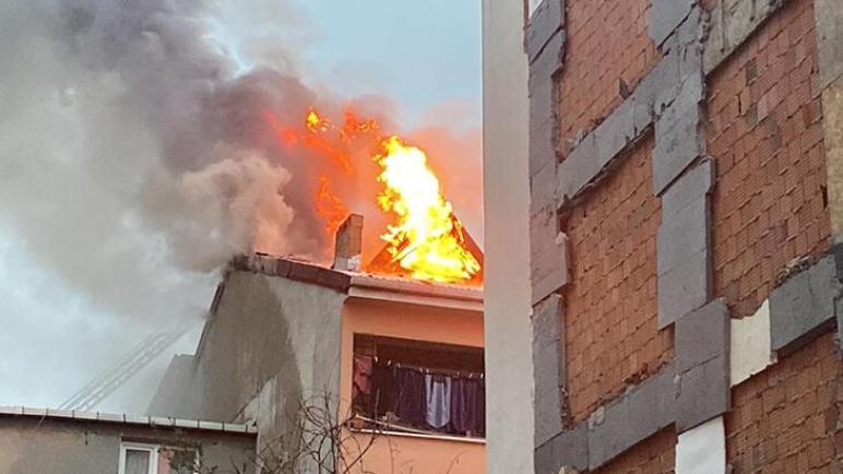 اندلاع حريق كبير في مبنى مكون من 4 طوابق بولاية إسطنبول
