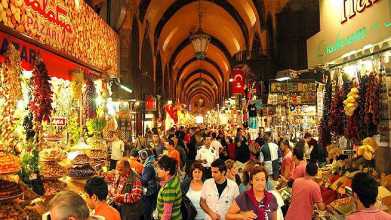 السوق المصري في اسطنبول .. مقصد العرب في هذه المدينة