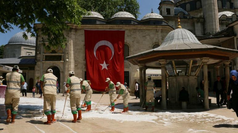 إسطنبول ترتدي زينتها استعدادا لشهر رمضان المبارك