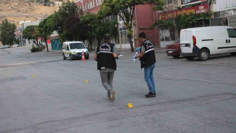 جلسة كحول تتحول إلى ساحة معركة… إطلاق نار يهزّ أحد أحياء قيصري! (فيديو)