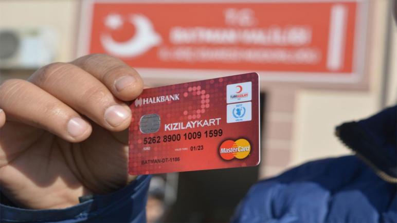 تعرّف على عدد السوريين الحاصلين على بطاقات الهلال الأحمر في تركيا