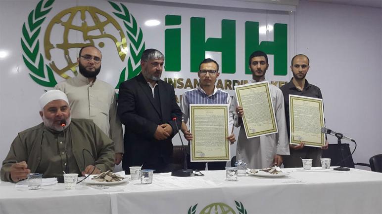 منظمة iHH تكرّم ثلاثة شباب سوريين من حفاظ القرآن الكريم