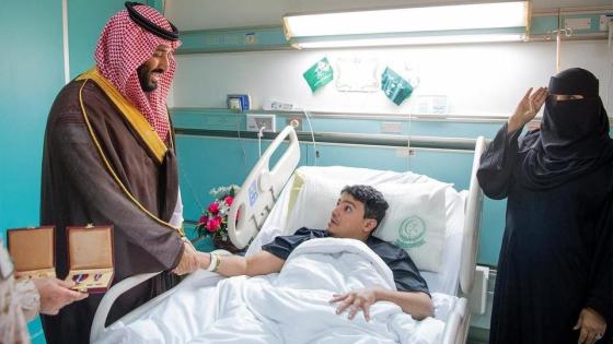 أم سعودية تشغل تويتر بحركتها أمام محمد بن سلمان .. "هذا ما طلبته منه"