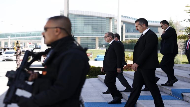 الرئيس أردوغان يعود إلى تركيا بعد زيارة قصيرة إلى موسكو