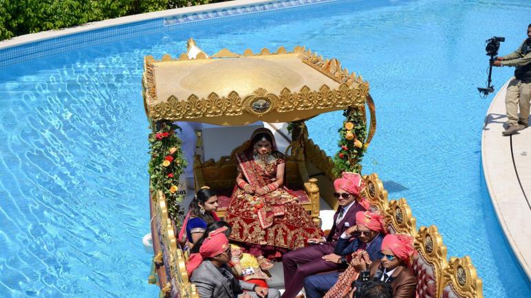 مدينة أنطاليا تستضيف حفلات زفاف هندية