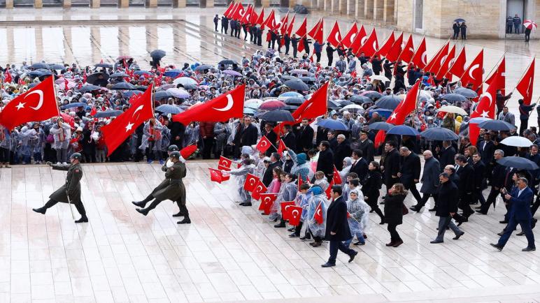 بالفيديو والصور.. تركيا تحتفل بعيد الطفولة والسيادة الوطنية