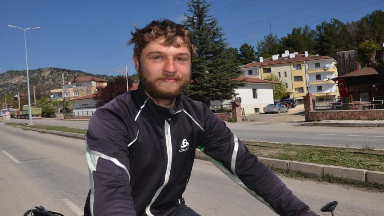 رحالة ألماني يصل إلى تركيا على دراجته الهوائية