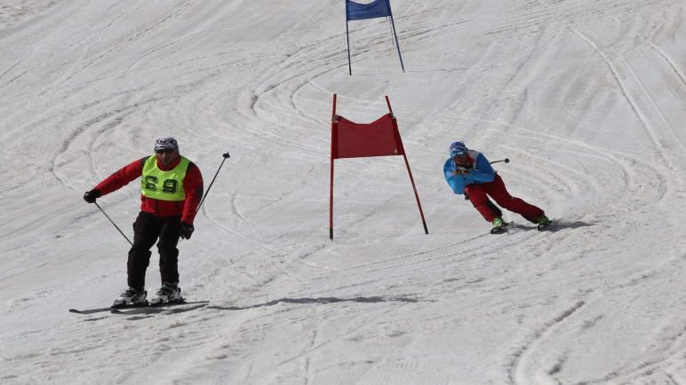إنطلاق منافسات التزلج على الثلوج في جبال مدينة هكاري