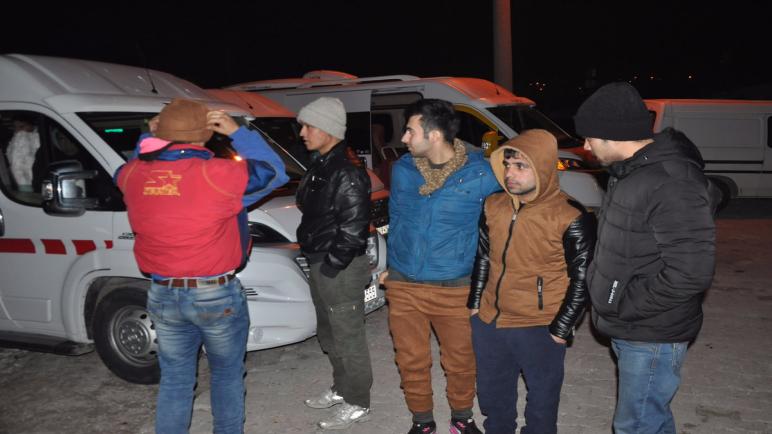 شاهد بالصور.. السلطات التركية تضبط 44 أجنبيا حاولوا العبور إلى اليونان