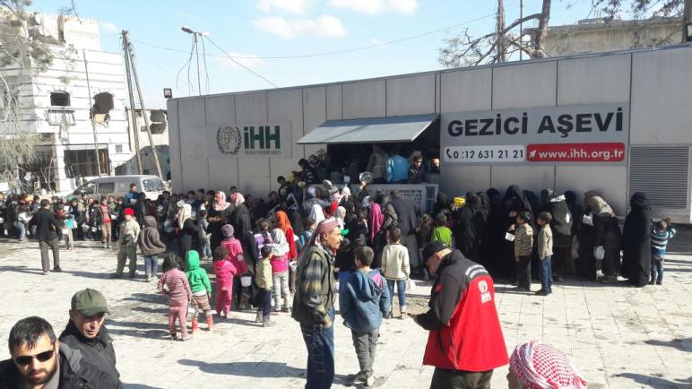 هيئة الإغاثة التركية (İHH) تسارع لمساعدة مهجري حمص السورية