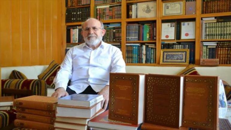 باحث ومؤرخ سوري يعد فهارس مخطوطات يدوية بإسطنبول