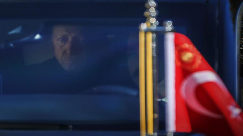 صورة أردوغان في أثناء مغادرته مكان تفجير إرهابي تحتل المرتبة الأولى
