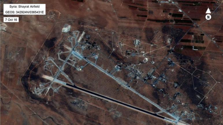 الإعلام الأميركي: الجيش السوري أخلى القاعدة الجوية في حمص قبل الهجوم