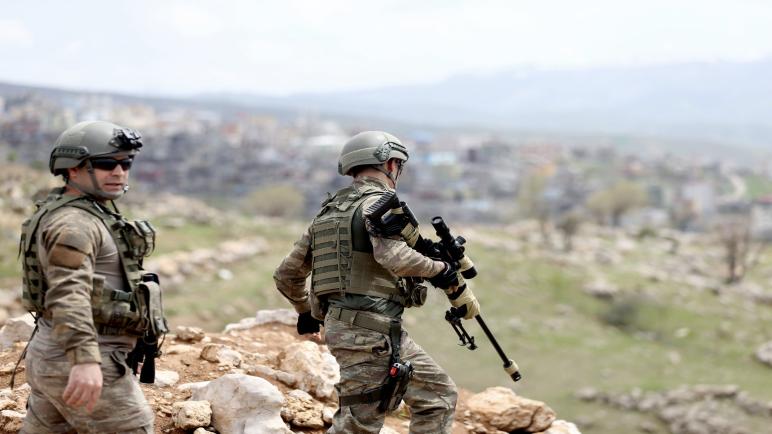 الجيش التركي يحييد 3 قياديين و4 من إرهابيين “بي كا كا” جنوب شرقي تركيا
