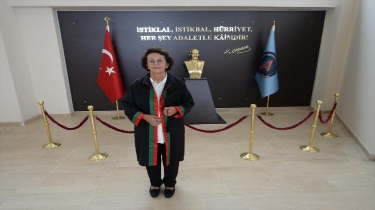 مسنّة تركية تتخرج من الجامعة في عمرها الـ 74