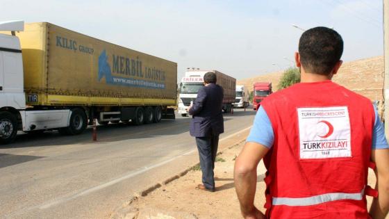 شاهد بالصور: تركيا ترسل ألف خيمة جديدة إلى ريف إدلب