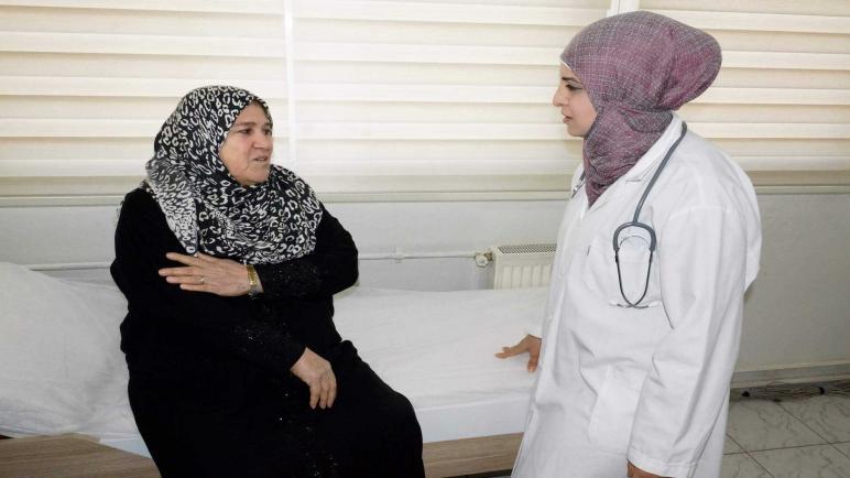 وزارة الصحة التركية تعلن البدء في تعليم اللغة وتوظيف الأطباء السوريين