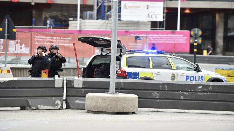 ‏#السويد.. 3 قتلى في عملية دهس وسط ستوكهولم