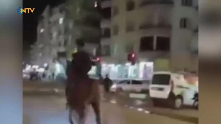 بسبب التيك توك..تعرض شاب تركي وحصانه لحادث مؤلم في هاتاي (فيديو)