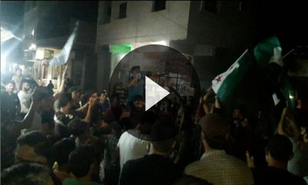 مظاهرة ليلية في قلب اللاذقية تأييداً للجيش السوري الحر (فيديو)