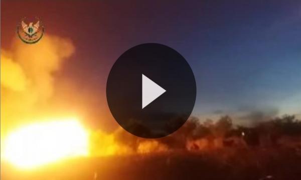 سوريا: راجمات الصواريخ تُمطر مواقع وثكنات “الفيلق الخامس” في حماة (فيديو)