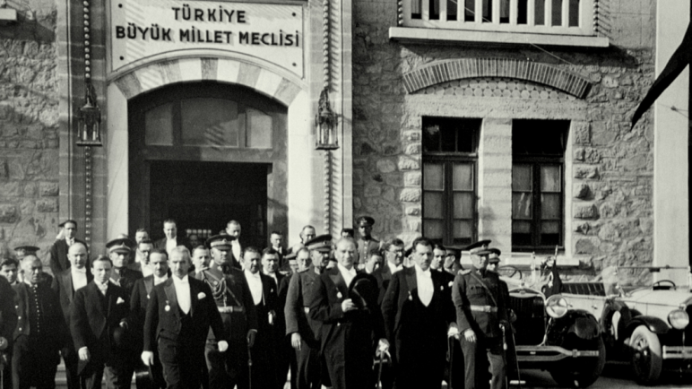 حدث في مثل هذا اليوم في تركيا في العام 1928