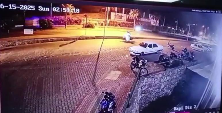 فاجعة في أنطاليا.. مصرع شابين في حادث مروّع بين دراجتين ناريتين (فيديو)
