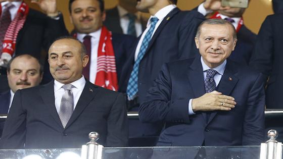 أردوغان في المدرجات لمتابعة منتخب بلاده أمام فنلندا بتصفيات كأس العالم