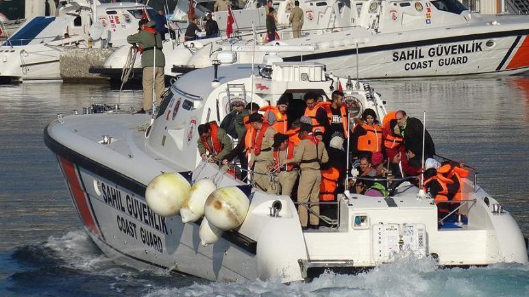 خفر السواحل التركي يضبط 19 مهاجراً غير شرعي بينهم سوريين
