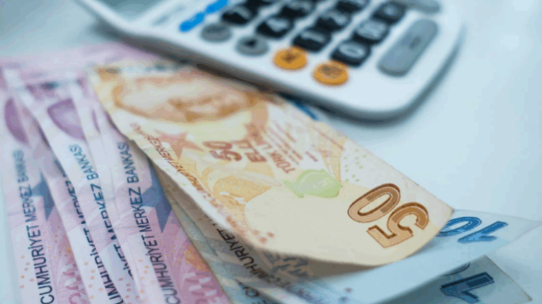 الحكومة التركية تقدم عرضًا جديدًا لزيادة رواتب الموظفين والمتقاعدين
