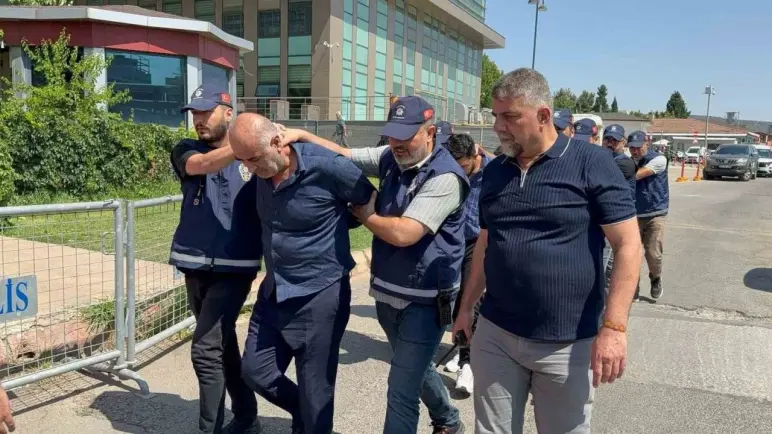 سرقة 3 ملايين ليرة من سوبر ماركت في غازي عنتاب.. أحد الموظفين بين المشتبه بهم (فيديو)