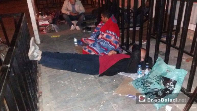 سوريون ينامون يومين أمام مركز أورفة للحصول على “الكيمليك”