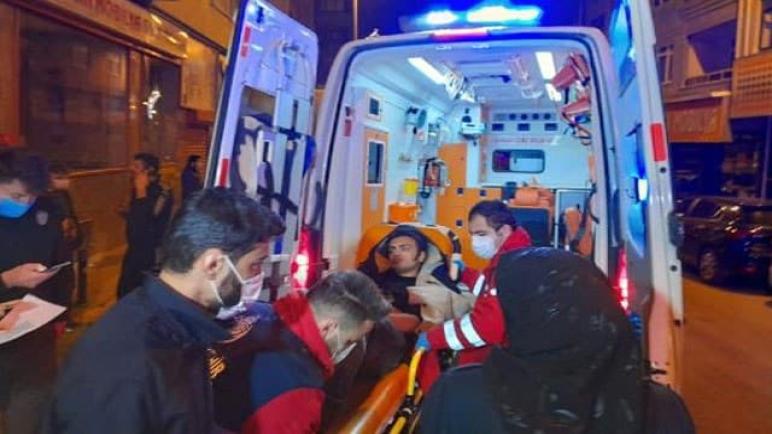 قتال بالسكاكين بين سوريين في إسطنبول والسلطات تتدخل وتعتقل البعض (فيديو)
