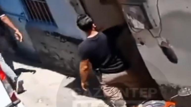 مداهمة أمنية لمنزل عائلة سورية تحتجز أطفالاً وتطالب بفدية في غازي عنتاب (فيديو)