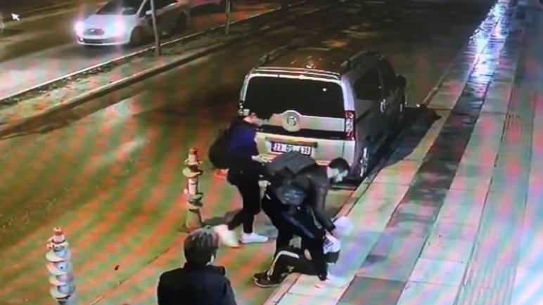 بالفيديو: تعرض طفل تركي لحادث مـ.ـ روع بسبب مهـ.ـ اجمة الكلب له في إيلازيغ