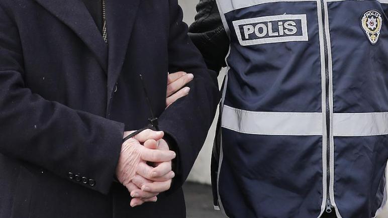 أضنة: السلطات التركية تعتقل شخصاً خدع عمال سوريين