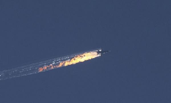 صاروخ مضاد للطيران يصيب مقاتلة حربية روسية بإدلب.. وموسكو تعترف