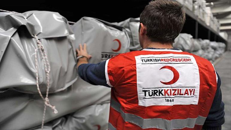 الهلال الأحمر التركي يوزع مساعدات على أسر سورية بولاية كليس