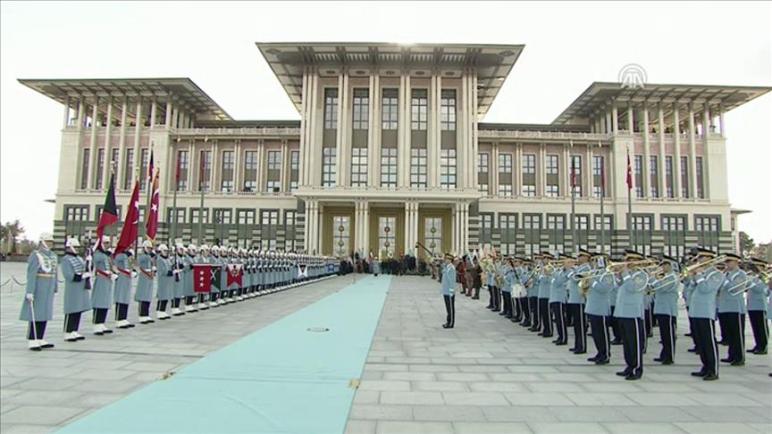 بالفيديو.. استقبال الرئيس التركي رجب طيب أردوغان لأمير الكويت