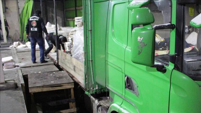 القصة الكاملة وراء ضبط الأمن التركي شاحنة تحمل نصف طن من الهيروين