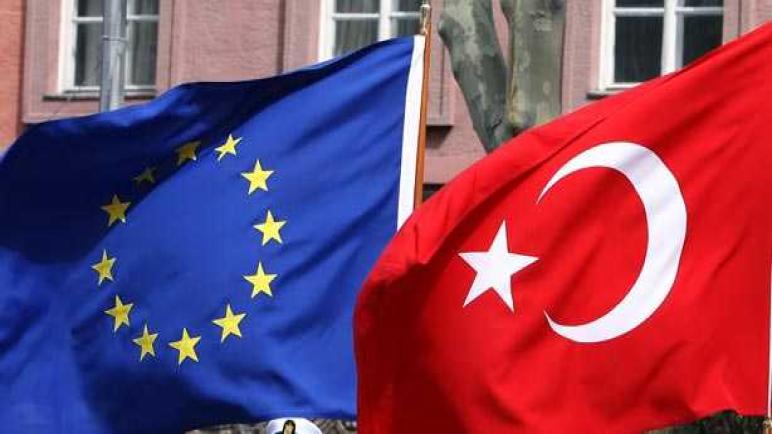 الاتحاد الاوروبي يوقع عقود مساعدات للاجئين في تركيا بقيمة 200 مليون يورو