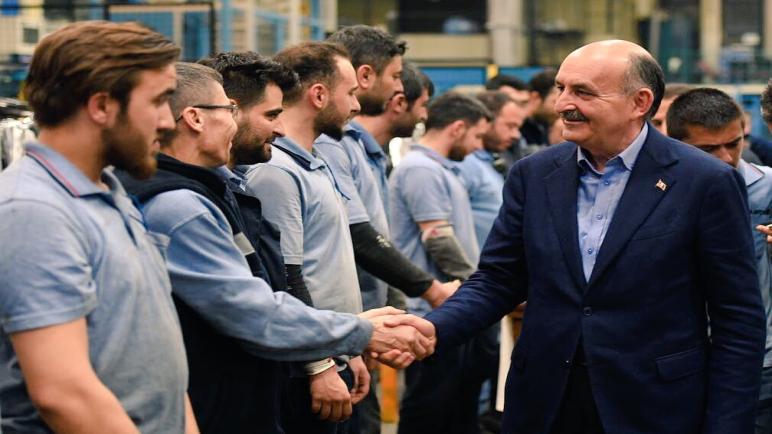 بالصور: وزير العمل التركي يلتقي العمال بمناسبة عيدهم